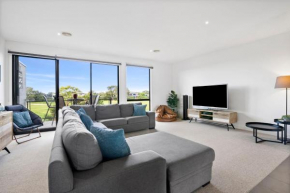 Shore Place 3 br Serenity - Golf Course Views - Free parking
